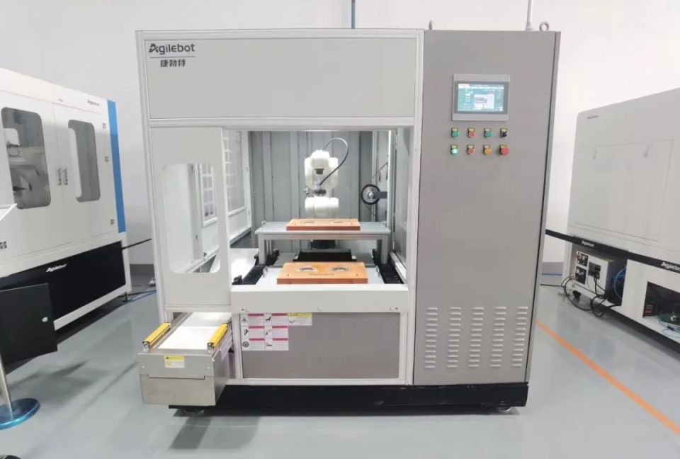 青資向“新”力 以芯片、智造、人工智能驅動通訊技術向“新”而行，以“質”致遠